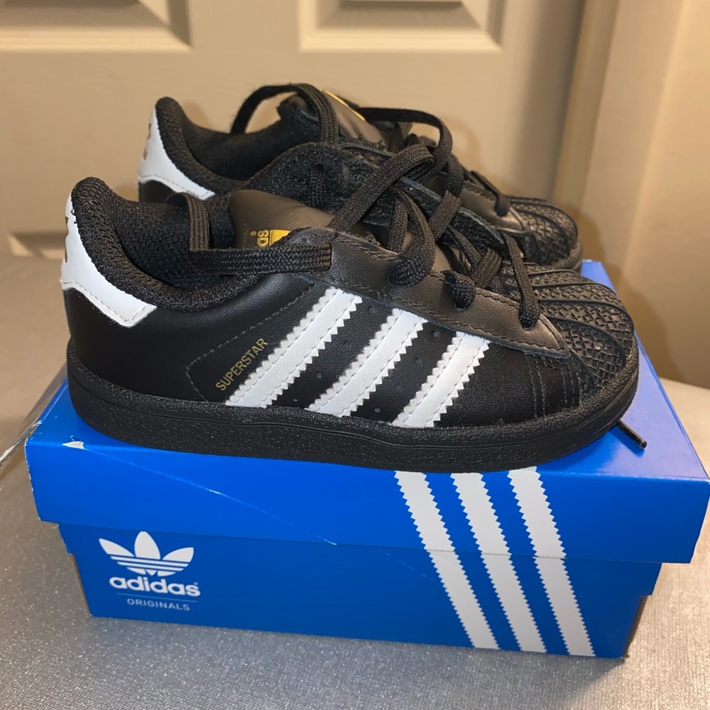Adidas Sneakers